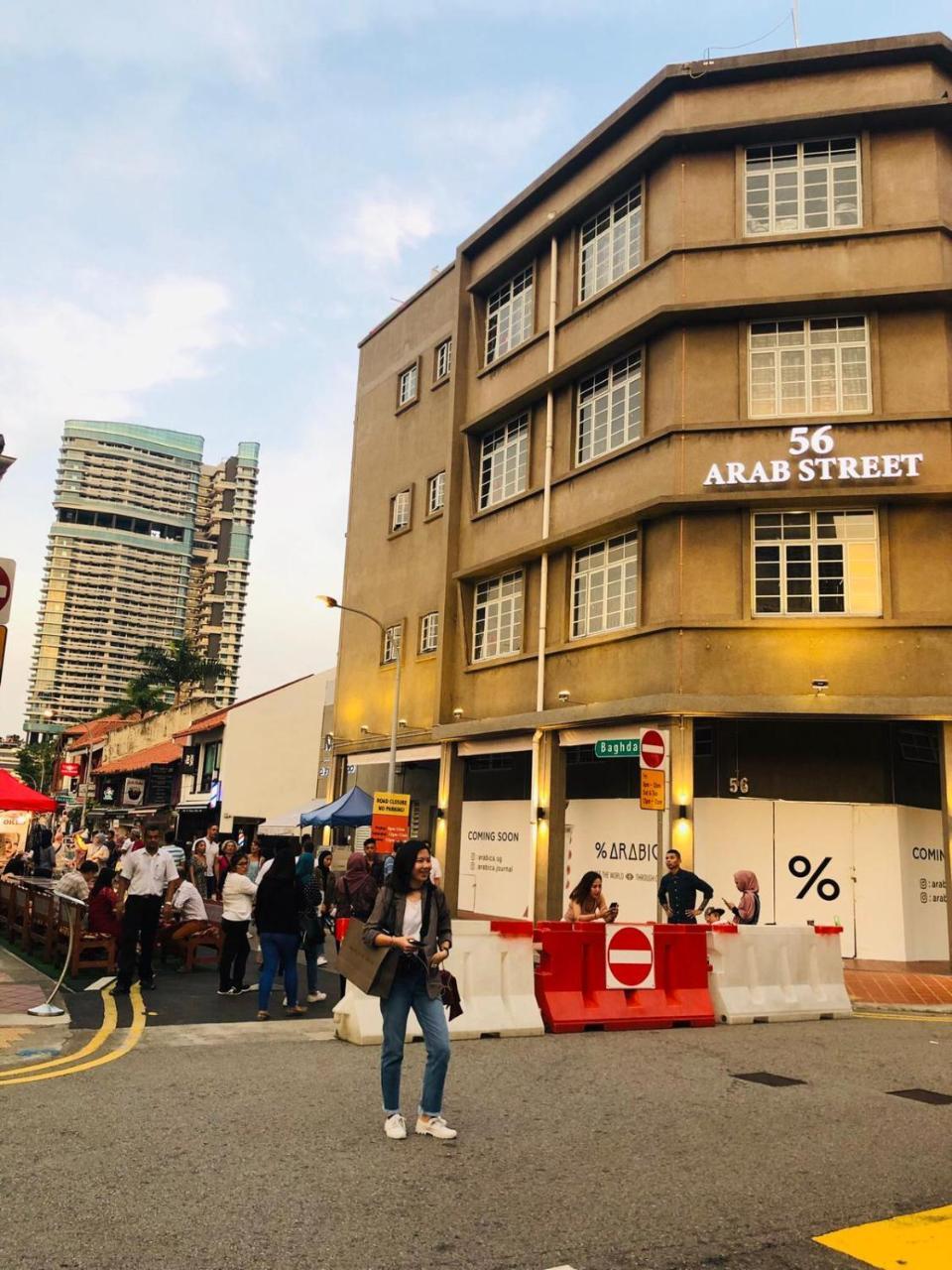 Met A Space Pod At Arab Street Singapur Exterior foto