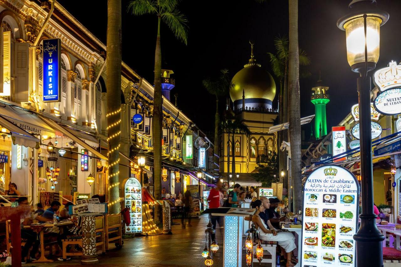 Met A Space Pod At Arab Street Singapur Exterior foto