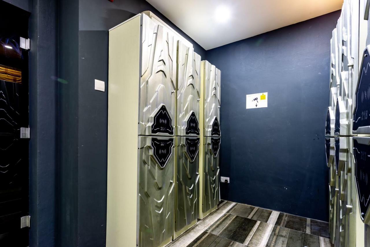 Met A Space Pod At Arab Street Singapur Exterior foto