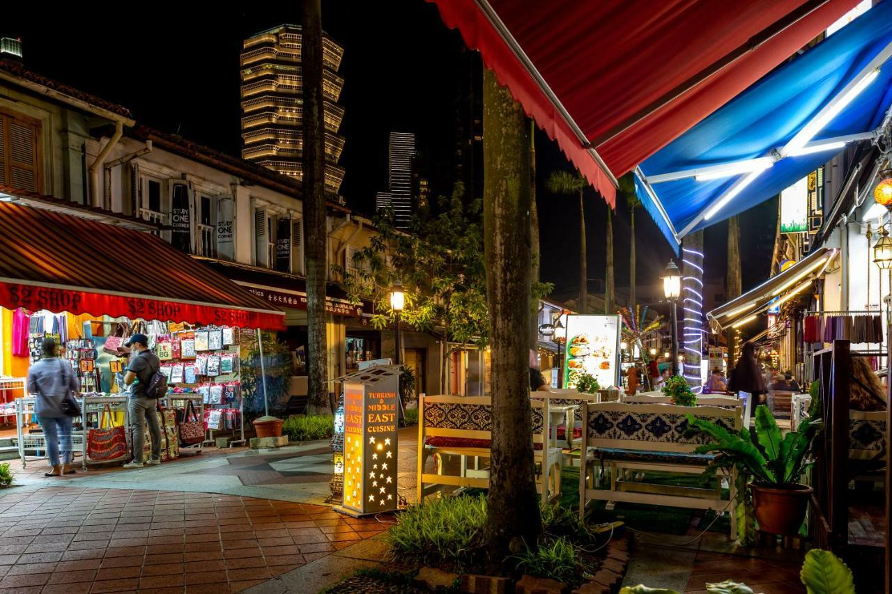 Met A Space Pod At Arab Street Singapur Exterior foto